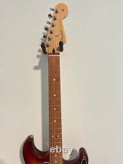 Stratocaster HSS Plus Top 6 cordes avec touche en Pau Ferro de la marque Fender