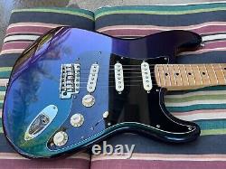 Stratocaster américaine Fender avec corps nébuleux chameleon par Baines Guitars