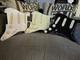 Stratocaster Vintage 1963 Boutique Bobinage Dispers&eacute; &agrave; La Main, Pickguard Charg&eacute; &agrave; 5 Positions