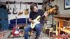 Tom Bukovac Fait Des Improvisations Sur Une Fender Stratocaster De 1966.