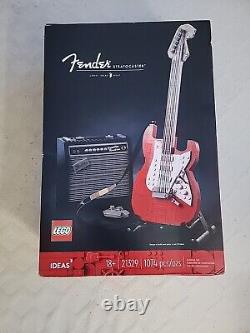 Tout neuf dans la boîte LEGO Ideas Fender Stratocaster (21329)